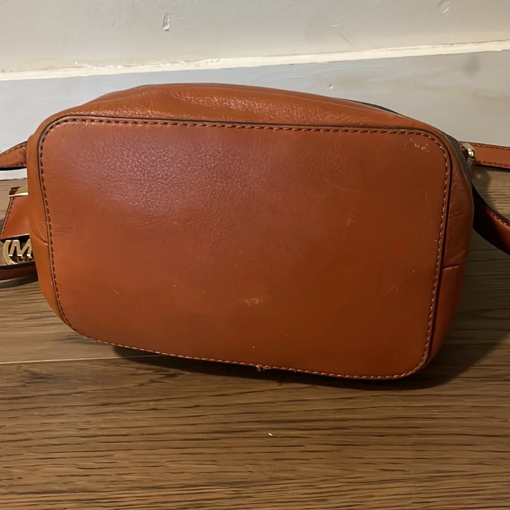 Michael Kors brown MK logo crossbody purse - Picture 3 of 9